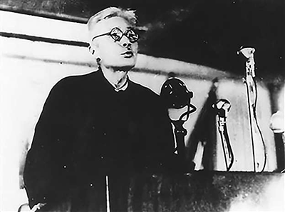 一九四九年九月，中国人民政治协商会议第一届全体会议召开。图为筹备会代理秘书长林伯渠在作报告。